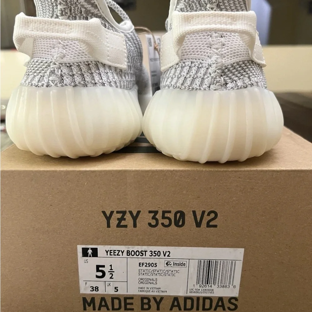 Yeezy Boost 350 V2 Kids Sneakers - Gray and Cream - Picture 1 of 4